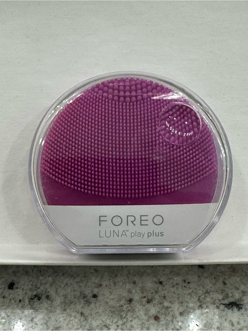FOREO LUNA play plus Facial Cleansing Brush - Magenta